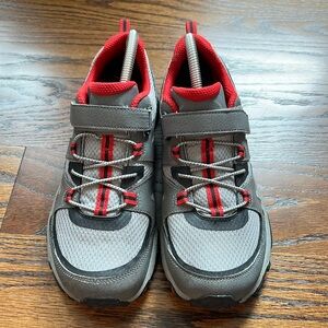 Men’s size 7/Women’s 9 Merrell M trail quest hikers